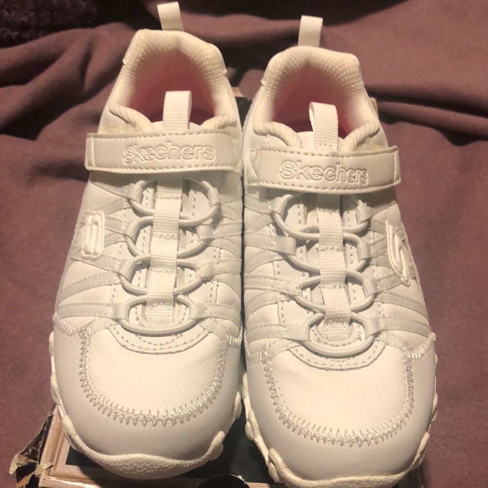 Children’s size 13.5 pure white Sketchers. Brand new in box and never worn.